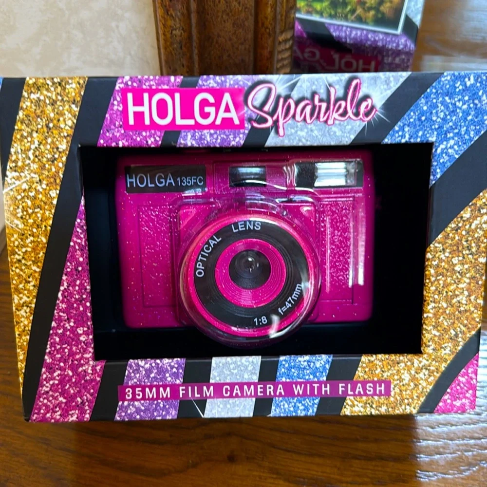 Holga 35 mm Film Camera 135FC Sparkle Pink with Flash. A unique film experience.